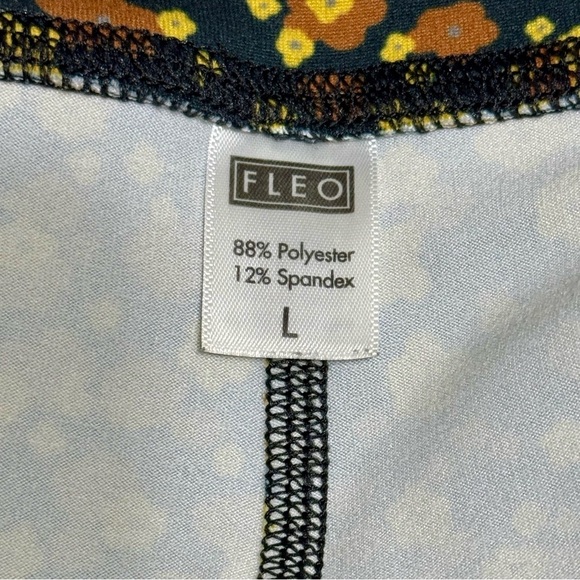 Fleo Daisy Print Floral Confetti Athletic Shorts Size L - Picture 4 of 6